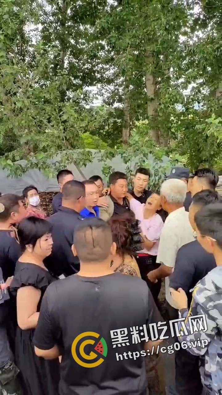 最近又刷屏b站抖音的杀人犯!海城李恩盛杀人事件 手刃妻儿老小却赢得警察递烟 赢得全网男人敬佩-4