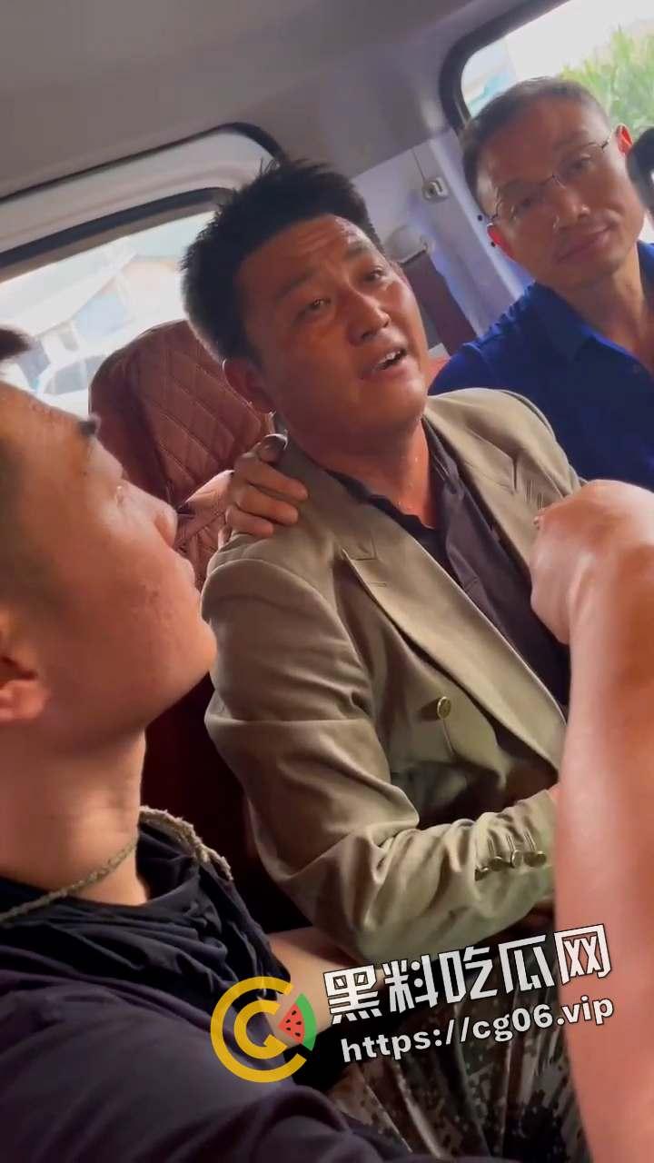 最近又刷屏b站抖音的杀人犯!海城李恩盛杀人事件 手刃妻儿老小却赢得警察递烟 赢得全网男人敬佩-6