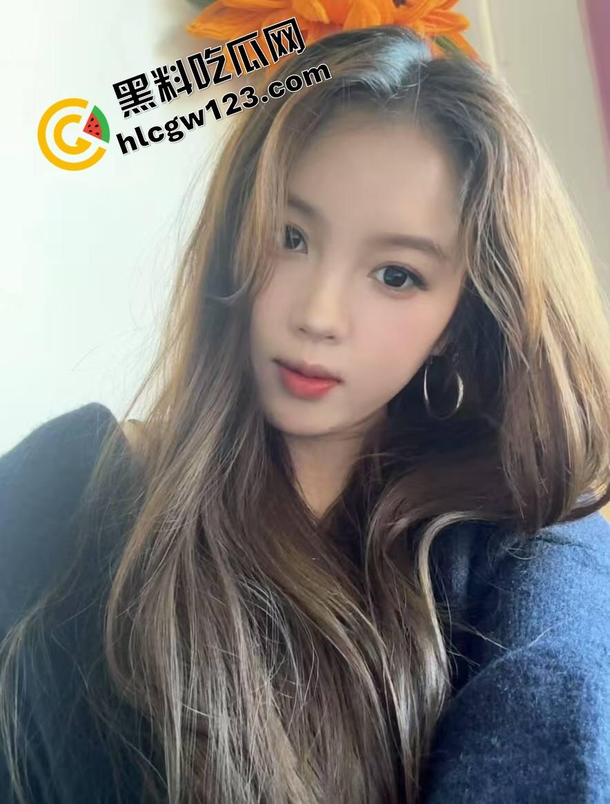 你相信光吗？郑州小婊深夜执行主人的羞耻任务，透明薄睡衣漏点出门，全程走光还舔着嘴说我好兴奋！-2