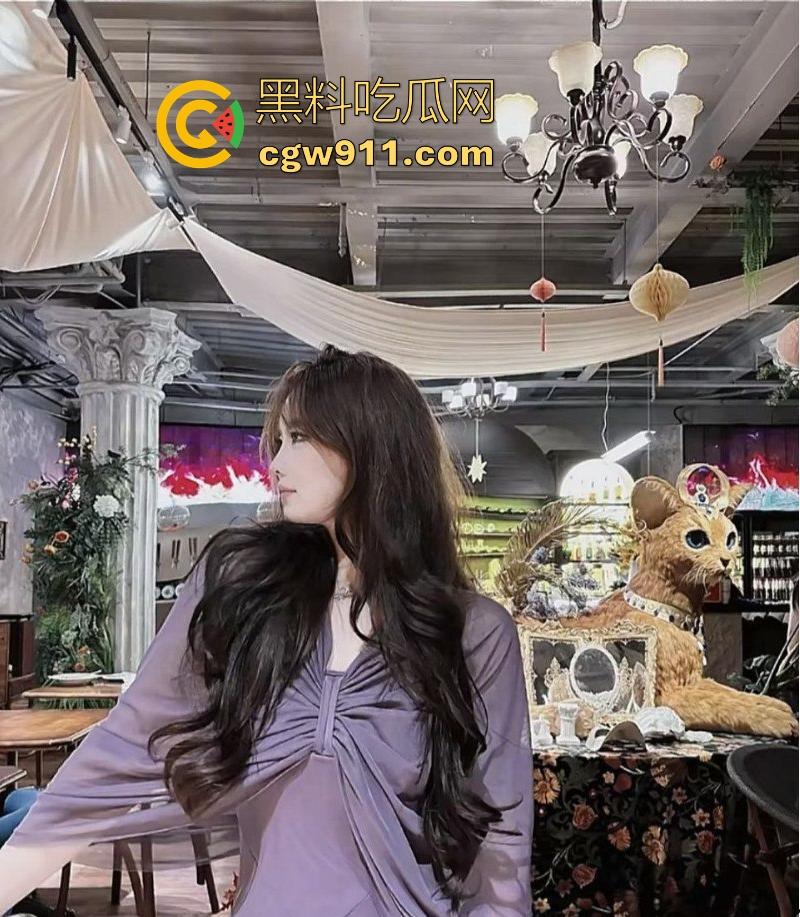 浙江温州反差婊【卢雯幸】微胖丰乳小母狗，跪地口交深喉巨根，白嫩大奶乳交，刺激感官如烈焰焚身！-5