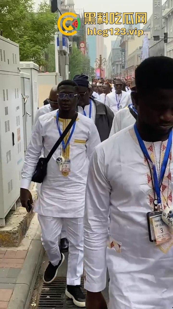 天津变黑人街？满大街全是黑哥们，非洲旅游团来考察，想当下一个广州？-3