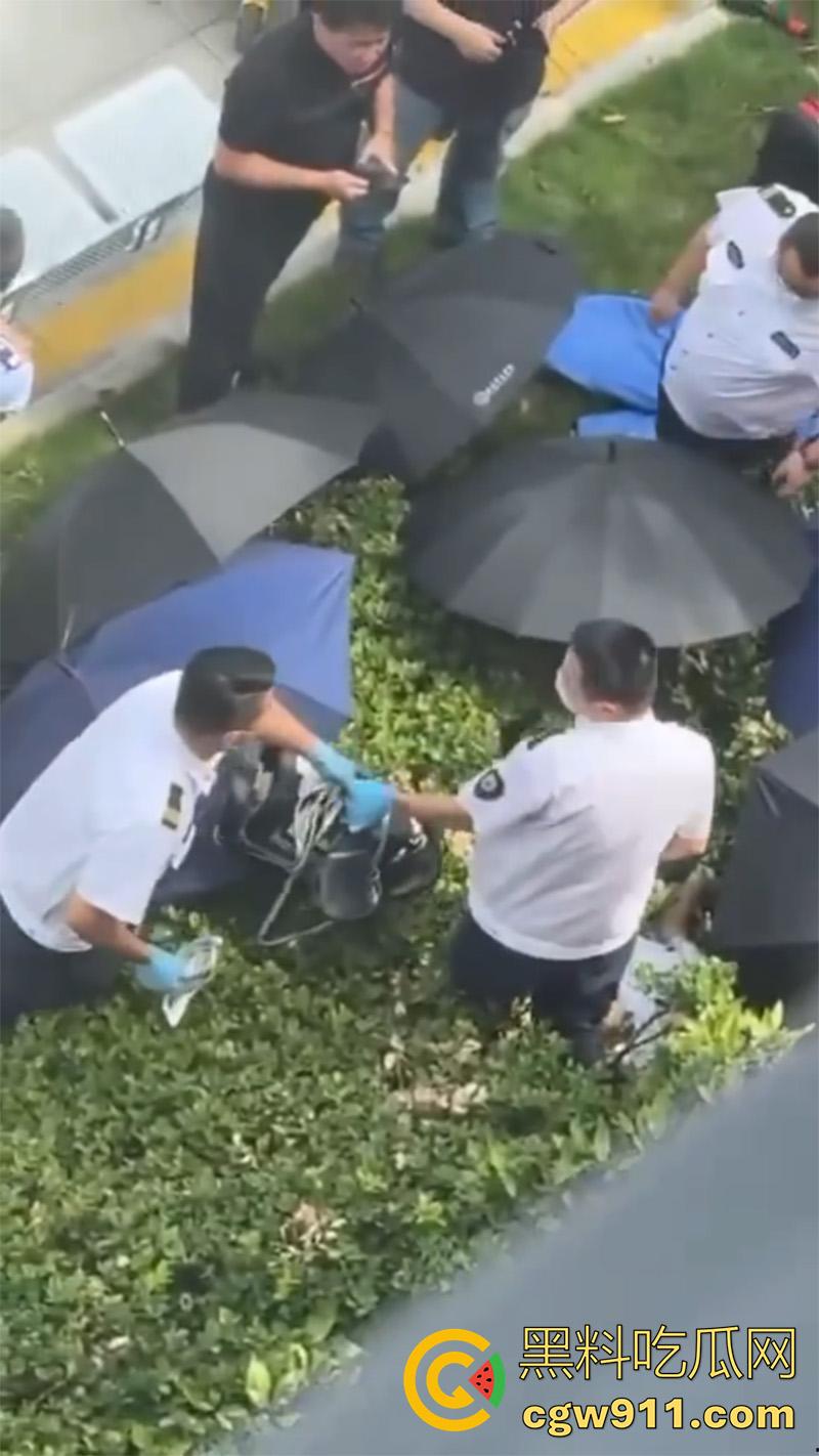 上海杉达学院女生跳楼事件，室友闺蜜出轨自己老爸，导致爸妈离婚家庭破裂，上个学家被偷了！-4