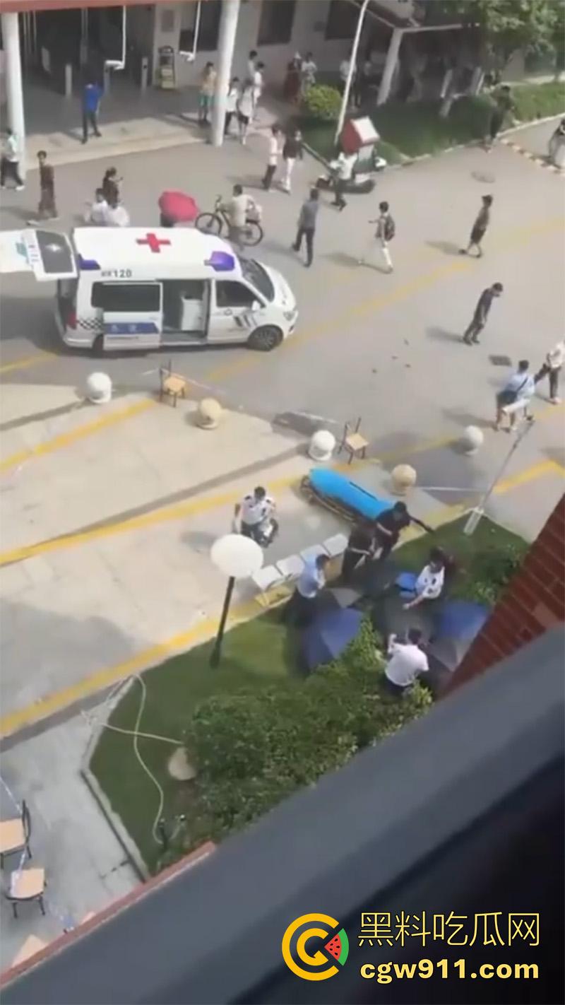 上海杉达学院女生跳楼事件，室友闺蜜出轨自己老爸，导致爸妈离婚家庭破裂，上个学家被偷了！-7