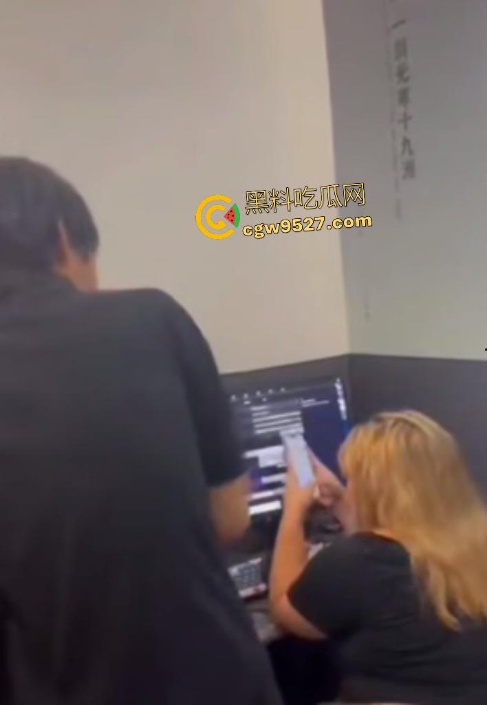 【锦一】网恋奔现见猪头?现场开骂这么肥还骗钱,说180斤都算保守了,立马打110来现场抓骗子!-7