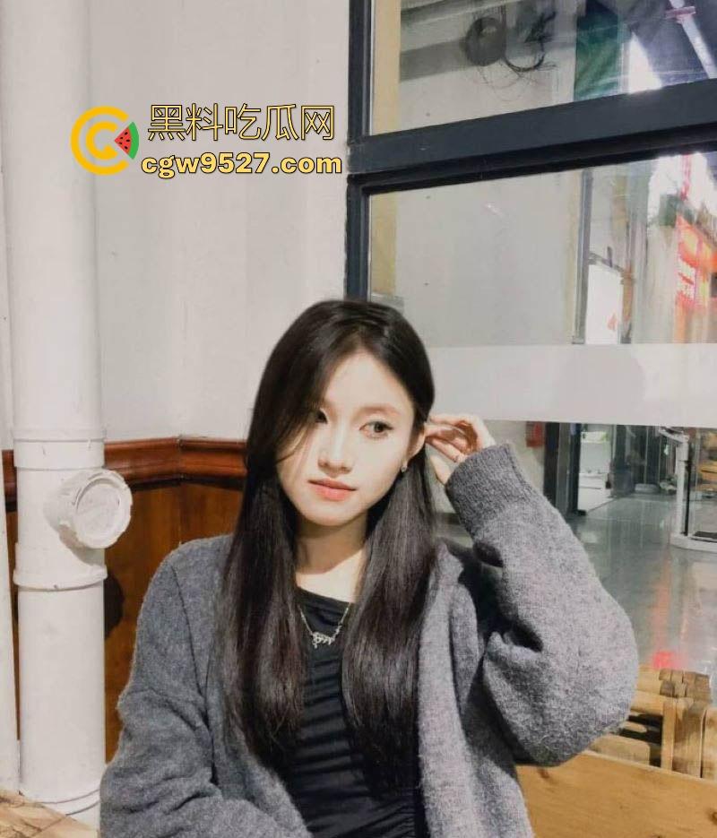 极品反差大学生【王艳丽】私生活大曝光，高颜值极品学妹沦为胯下母狗，带肛塞被后入猛干，尺度大到炸裂！-2