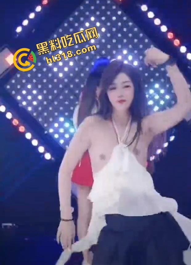 抖音团播跳舞激情过头,女主播衣服掉了俩奶子全露,自己还跳得贼开心,直播间直接封号!-9