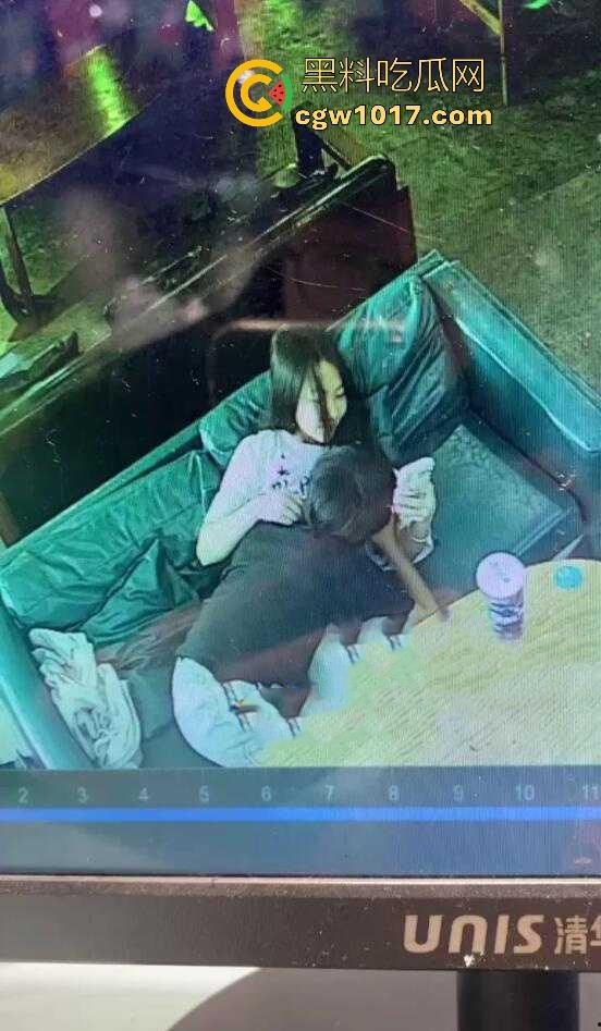 广西玉林仙尼奶茶店大瓜！学校里是高冷女神【孙晓惠】，学校外却是口爆小母狗，单喝奶茶还不够还得加一点精液是吧！-7