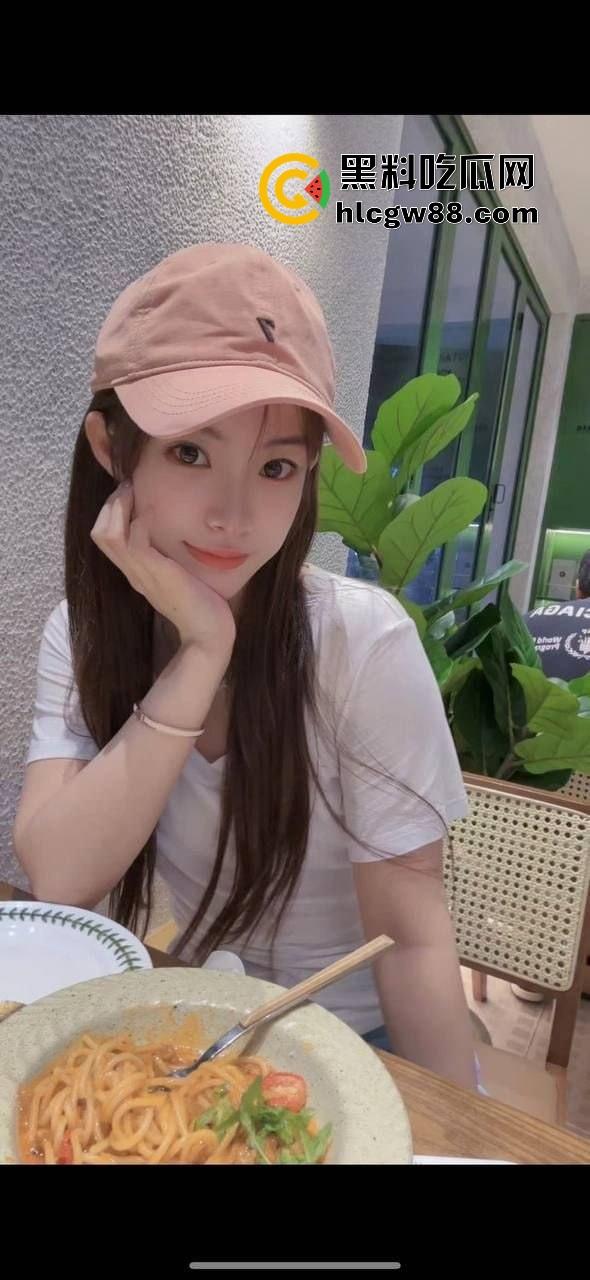 南京艺术学院母狗【刘静婷】约体育生被站立猛蹬,逼操烂还浪叫不停,美女再靓也得舔,鸡巴舔过无数根 !-2