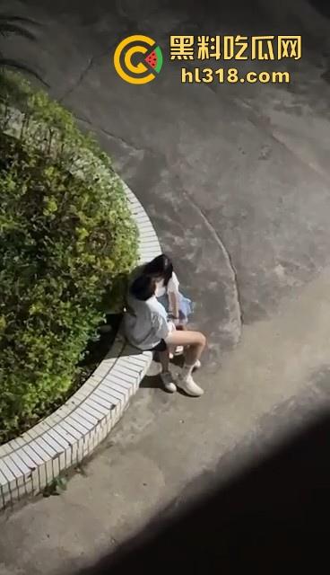 四川理工大学,小情侣教学楼下激情抠逼,清纯少女微张小腿闭眼享受,小心扣发炎噢!-6