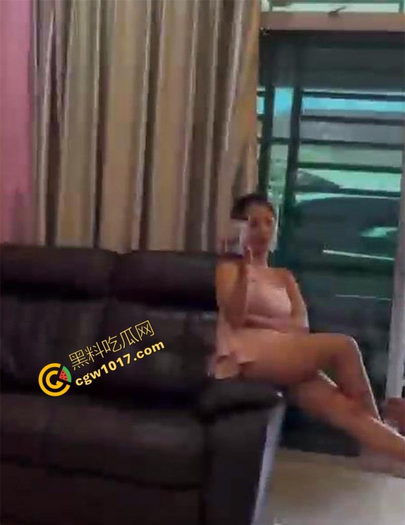 广州美艳人妻现场直播抓奸！小三家踢馆被情敌挑衅，骑脖暴揍出轨老公，原配这身材真赞-10