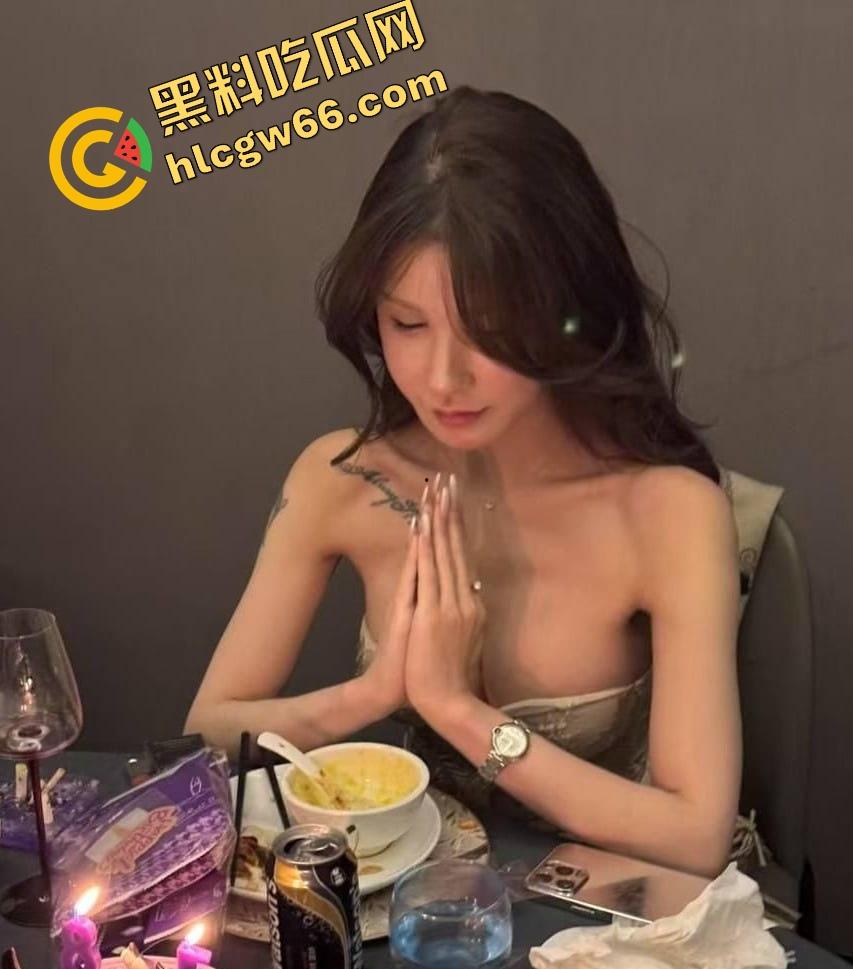 南京变性骚货COCO私密视频疯传!靠潜规则当车模,专爱男人内射小骚穴,变完性浪得更贱!-2