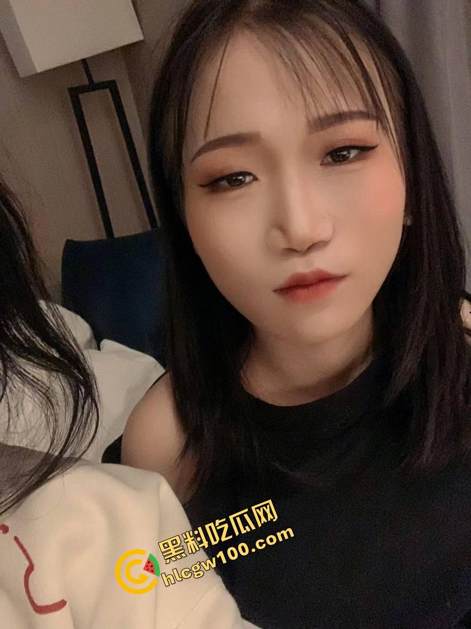 长沙芙蓉区专业做鸡反差骚婊『曹欣安』自拍抠逼全裸洗澡 约炮顾客操逼性爱遭外泄！独家曝光流出！-3