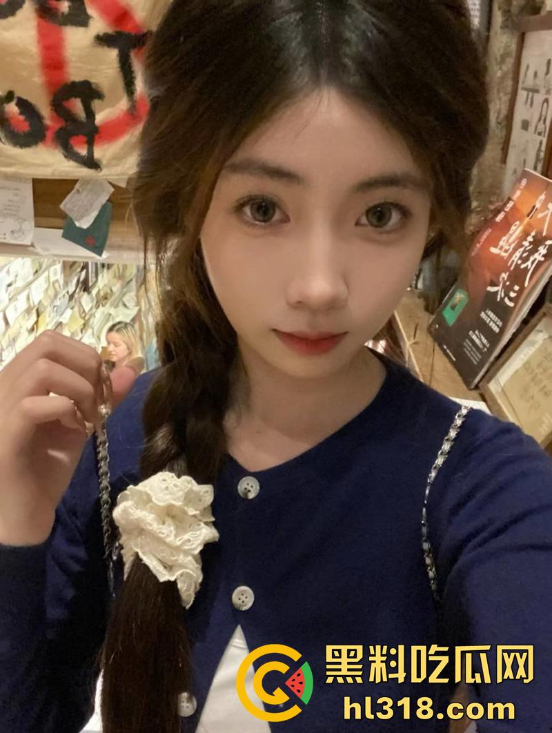 广州反差网瘾少女【陈思婷】，清纯颜值极品嫩妹，裸露粉嫩鲍鱼给炮友无套干，跪地吃鸡被射一脸！-2