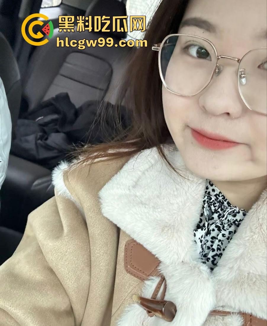 河南职业技术学院微胖反差婊【黎雯荣】自拍性爱泄密流出,洗澡蹲坑都忍不住视频的大骚母狗!-1