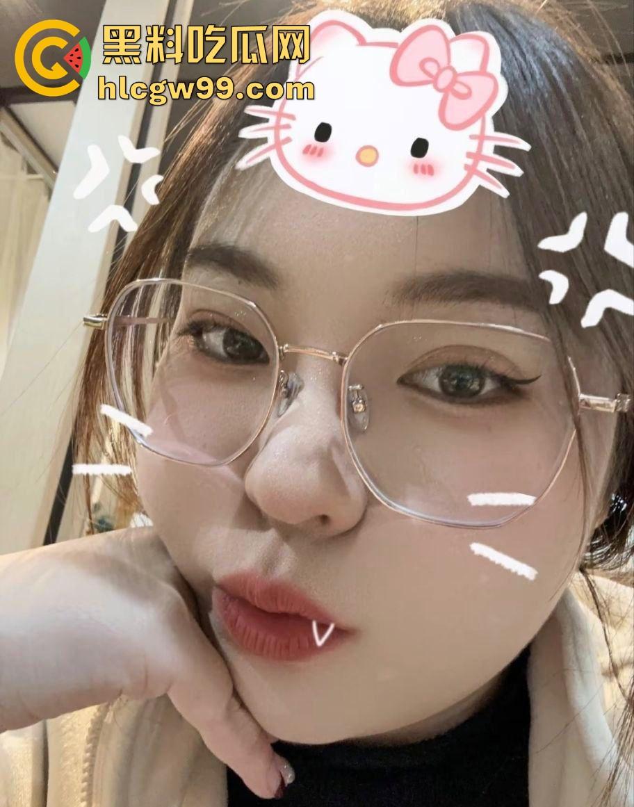 河南职业技术学院微胖反差婊【黎雯荣】自拍性爱泄密流出,洗澡蹲坑都忍不住视频的大骚母狗!-3