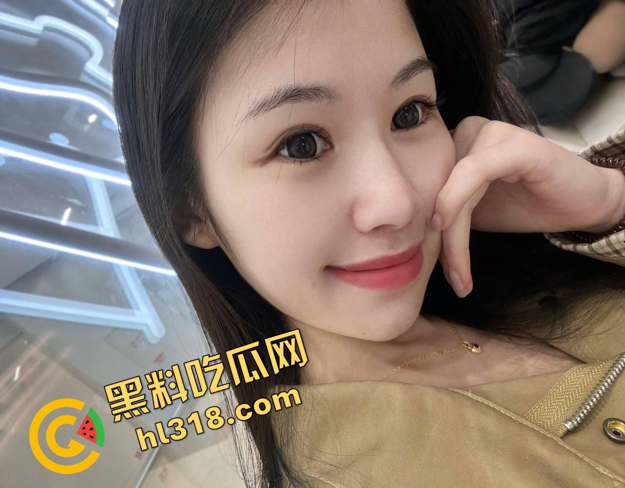 约炮美甲店少妇本想随便玩,结果喷成水龙头,直接喊兄弟组队3P,骚货嘴上说害羞下面一刻都不停!-5