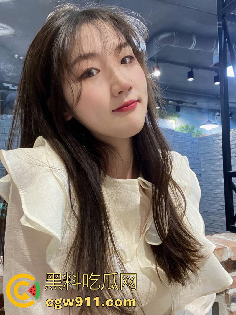 浙江音乐学院母狗【魏婷婷】，逼粉水多性欲极强，约炮大屌体育生玩3p，前后夹击操到翻白眼！-2