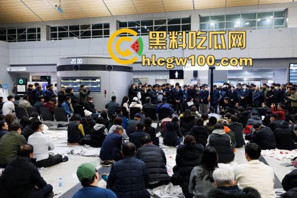 韩国济州航空坠机惨剧，因一只鸟导致181人中179人丧生，仅尾部保留形状，2名机组人员侥幸生还！-18