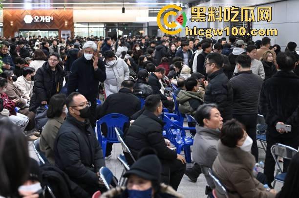 韩国济州航空坠机惨剧，因一只鸟导致181人中179人丧生，仅尾部保留形状，2名机组人员侥幸生还！-25