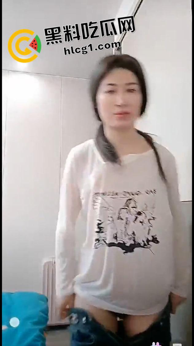 直播露点闪现大合集!擦边到极限就是露点 朦胧产生美啊-7