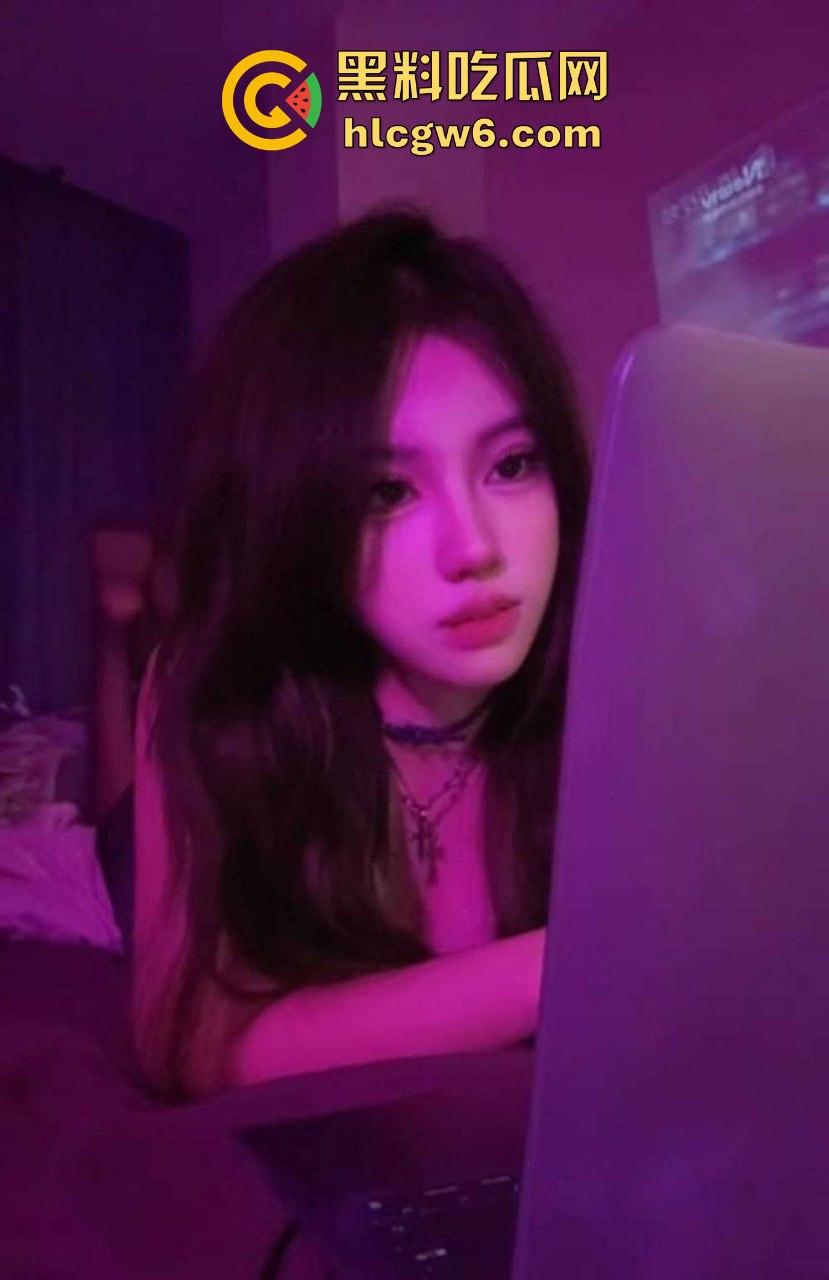 上海这狗子够骚 23岁嫩妹『王静怡』被玩成宠物主动认主当奴隶穿着黑丝露逼 叫声能把楼下老头整精神！-7