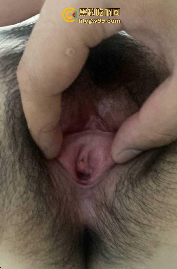 武汉中学高中老师【李伟静】现实中一副为人师表的姿态，在家就犹如是发情的母狗一样的骚，私密视频遭泄露曝光。-14