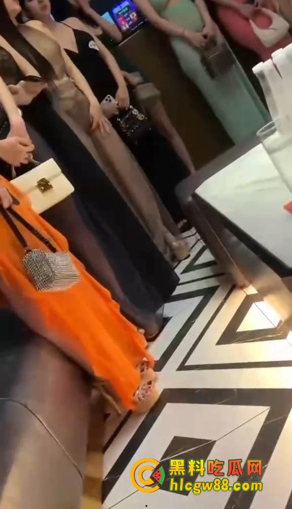 东南亚不止电信诈骗,红磨坊选秀胸真假全报,诚信操遍天道酬勤,国内医美骗婊远看D近摸坚如磐石!-9