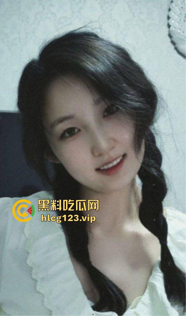 浙江舞蹈系『刘星星』女神情趣内衣骚货，柔韧性满分啪啪姿势随便玩，嗦鸡巴超认真！-3