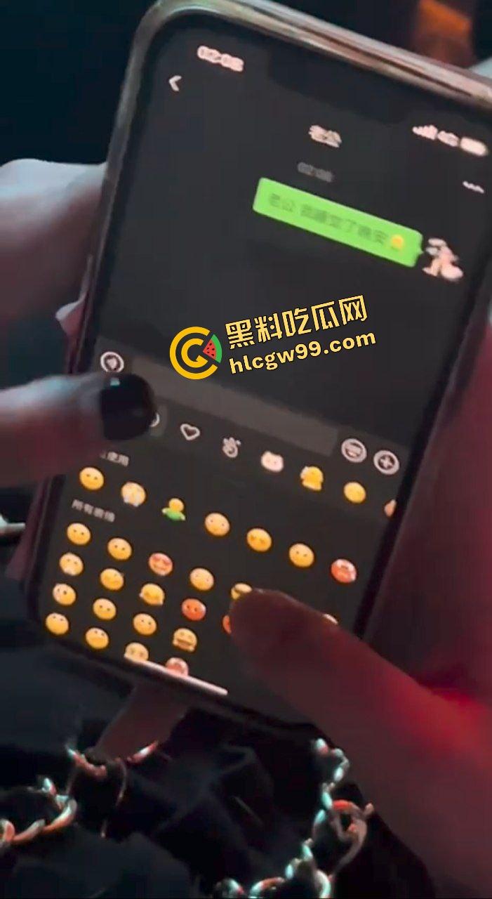 东莞贱逼骚母狗贱货【朱倩】骗老公睡觉了实则在KTV当灵魂舞者，淫荡模样尽显风骚！-6