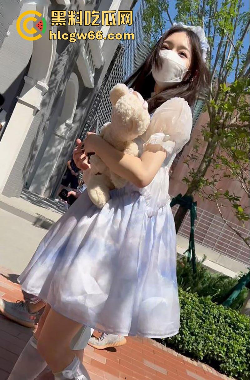 瓜友投稿！漫展认识的洛丽塔美女 身材性感颜值可爱 当天拿下带回家各种姿势爆操 无毛嫩穴超诱人-3