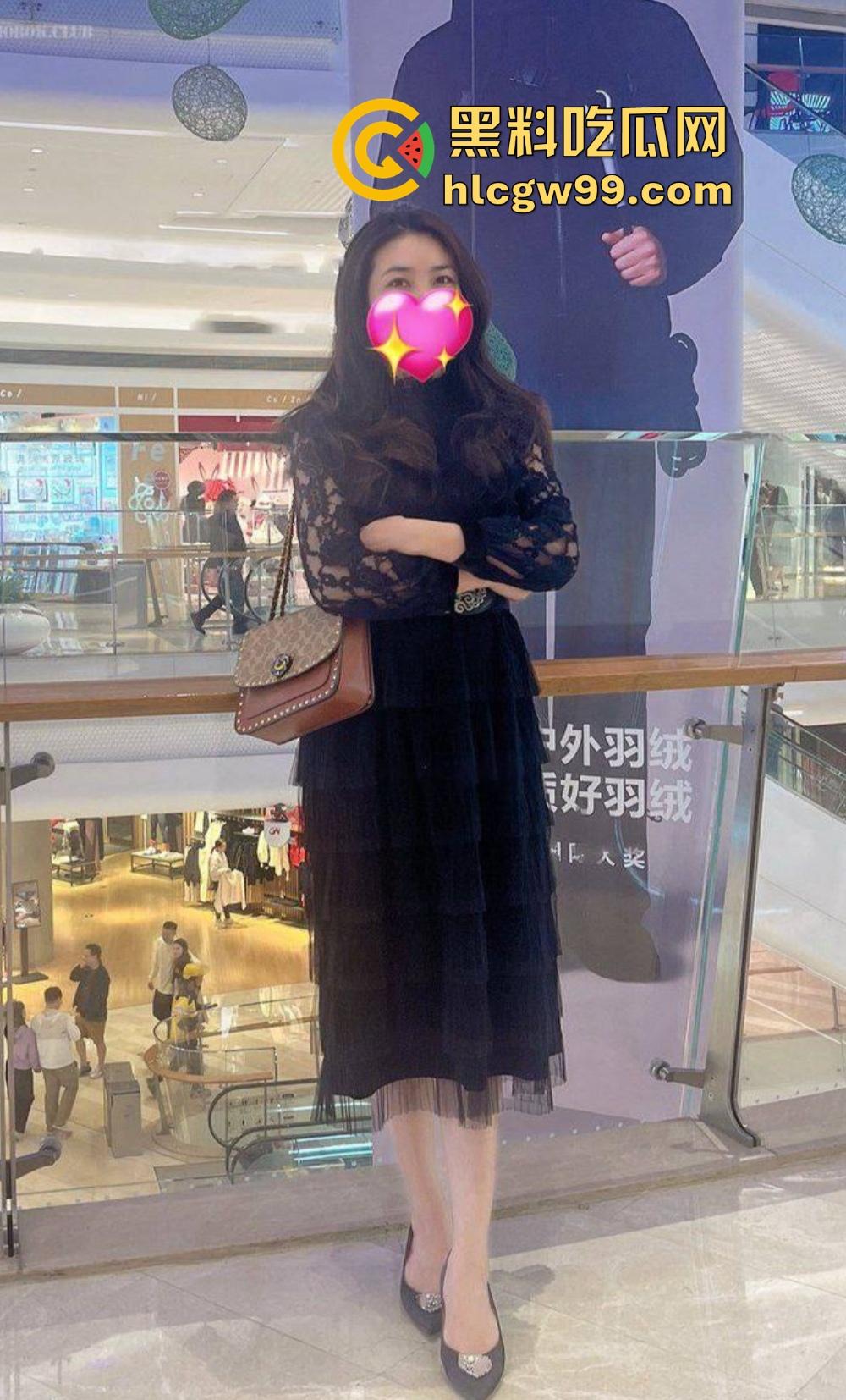 福建巨乳幼师『 林尤薇 』白天讲课晚上在炮友胯下放飞自我，离婚少妇母狗姿态满分，黑丝吊带内射爆操！-3