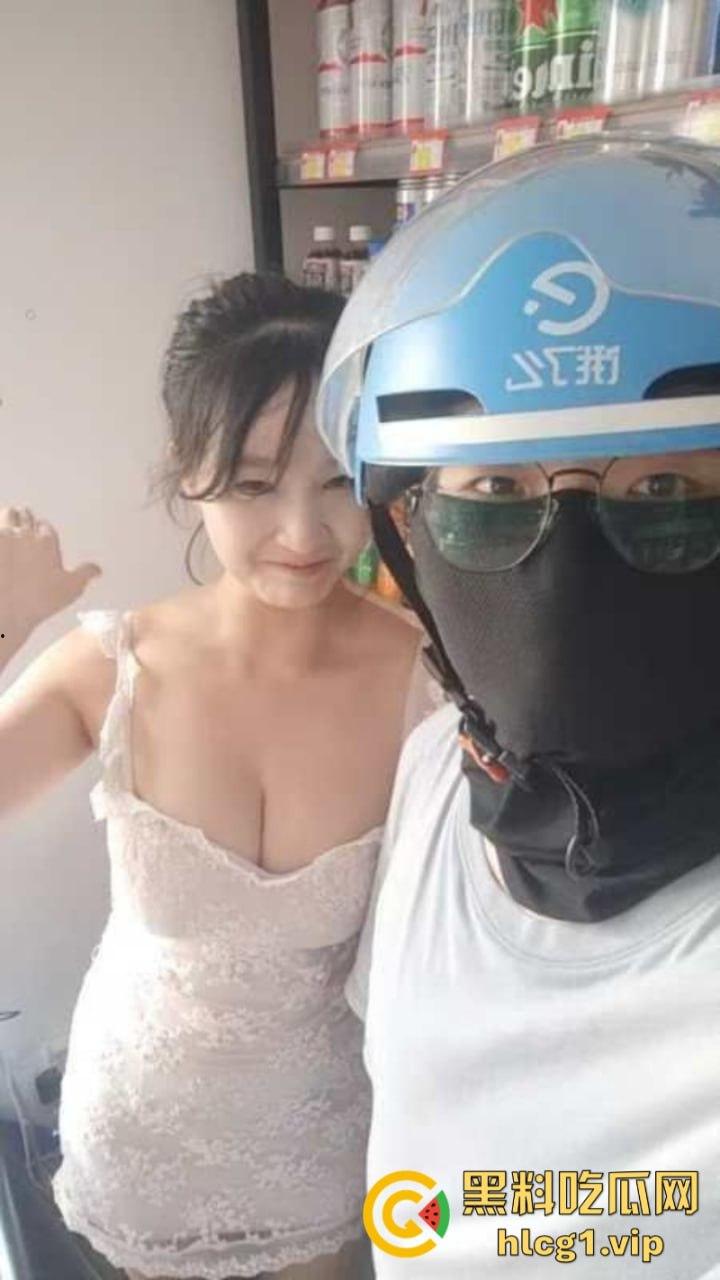 杭州老板娘“穿着清凉”被举报后 改行做直播!-2