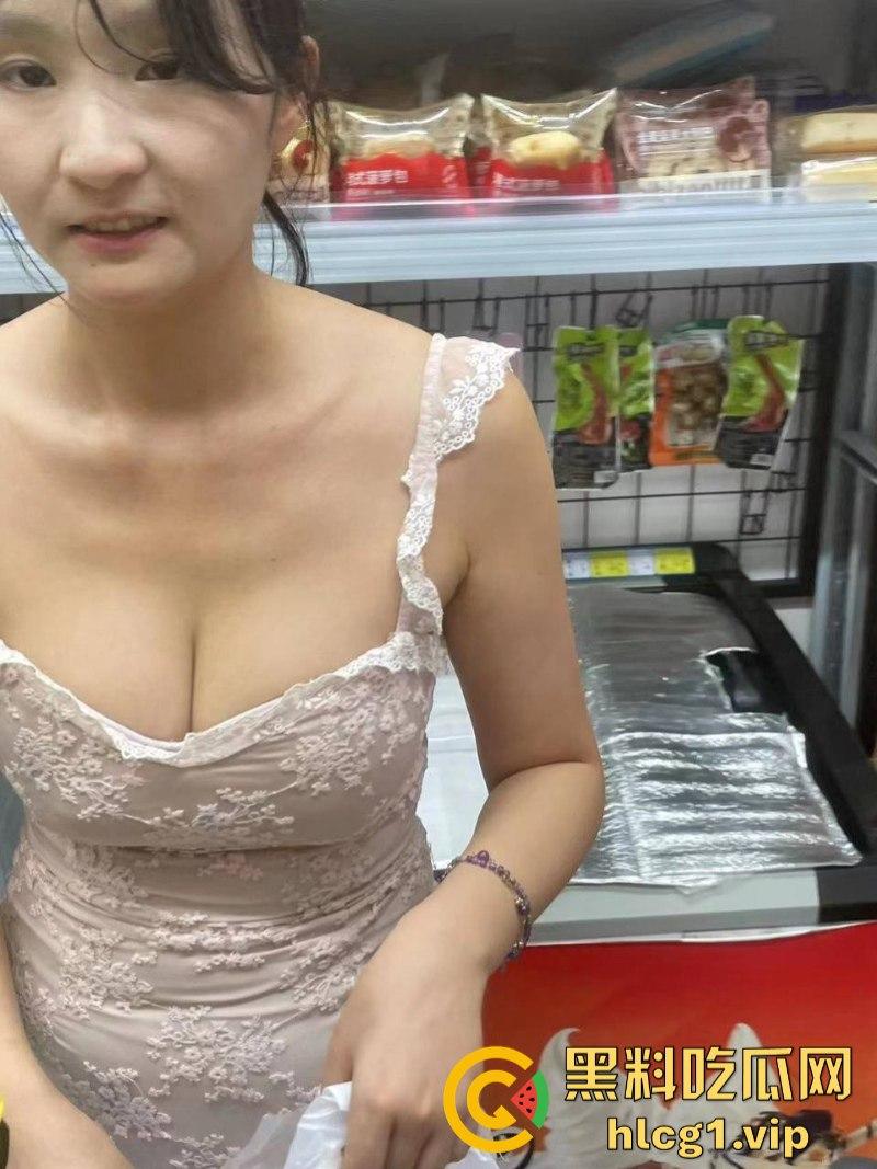 杭州老板娘“穿着清凉”被举报后 改行做直播!-5