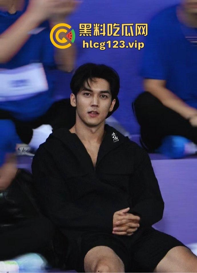 舔富婆逼吸室友鸡,封神男主【陈牧驰】全能渣男实锤!男女通吃进退自如,娱乐圈果然玩的就是花!-16