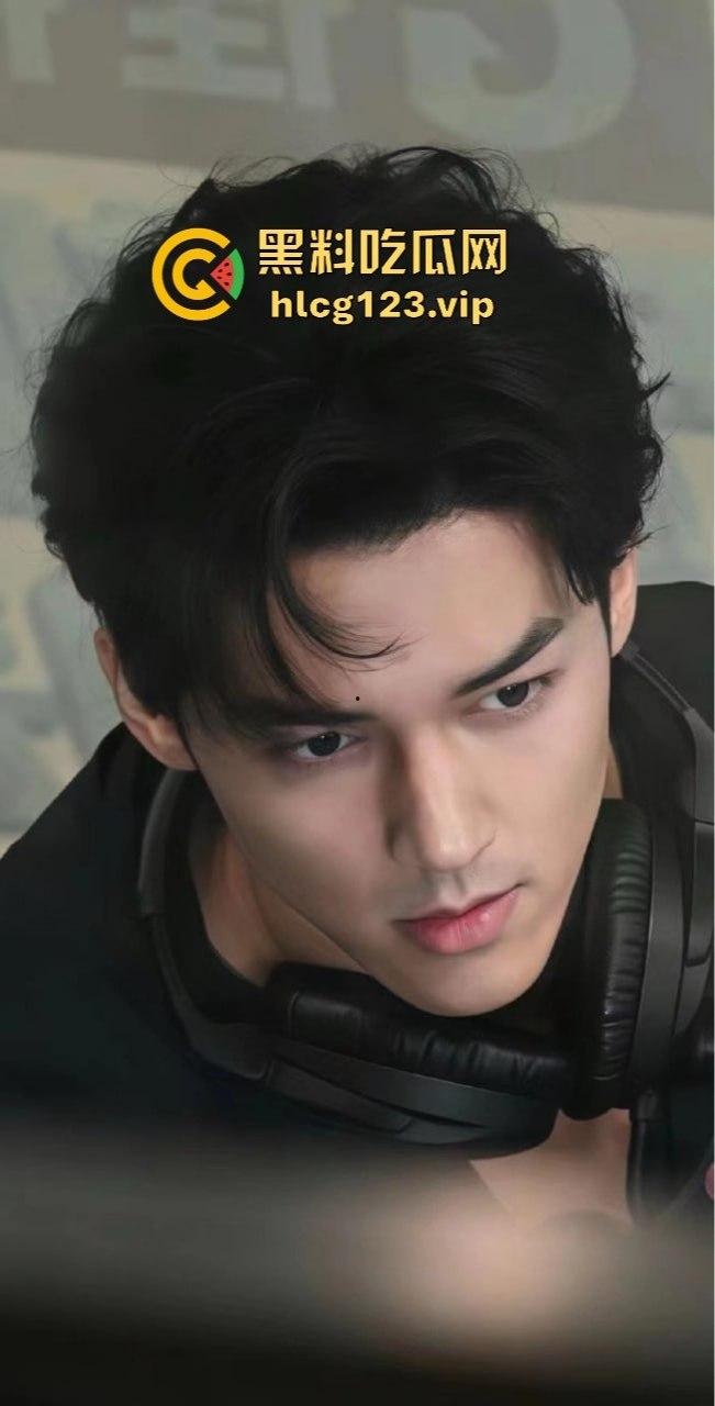 舔富婆逼吸室友鸡,封神男主【陈牧驰】全能渣男实锤!男女通吃进退自如,娱乐圈果然玩的就是花!-34