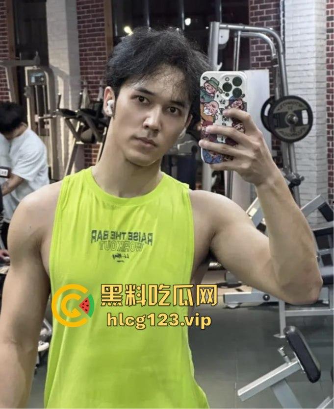 舔富婆逼吸室友鸡,封神男主【陈牧驰】全能渣男实锤!男女通吃进退自如,娱乐圈果然玩的就是花!-37