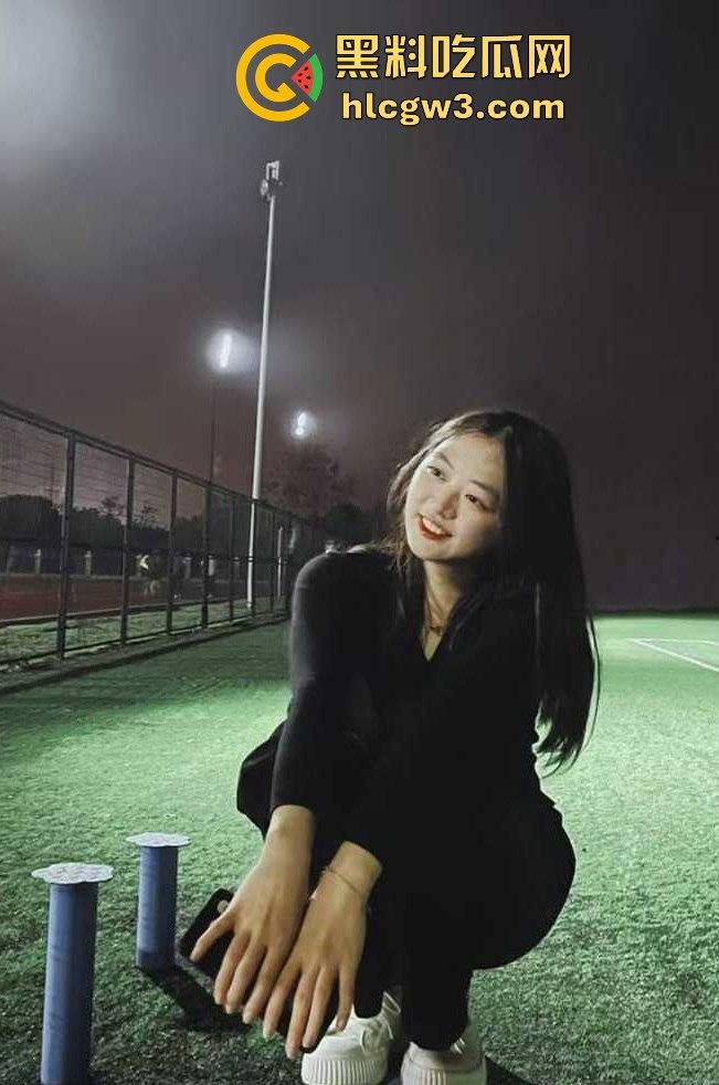 新交大三学姐【安倩文】床上骚到炸裂!粉色奶头被捏到娇喘连连,修长美腿夹得人动不了!-1