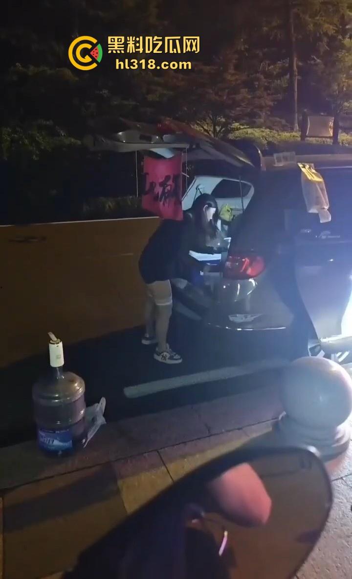 一杯柠檬茶就能细看G杯大奶,小姐姐纯手工猛打,其实我一直喜欢喝柠檬茶,什么大不大奶的无所谓!-1