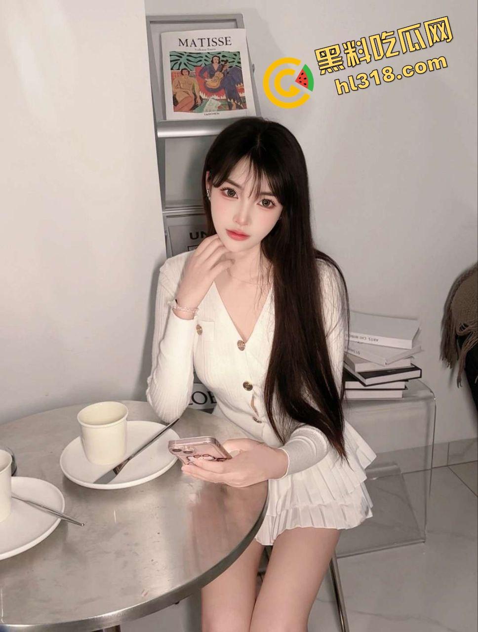 舞蹈生下海成顶级外围,不止能劈腿还能倒挂,一字马让你捅B,倒挂金钩舔鸡巴,活儿好得想送锦旗!-1