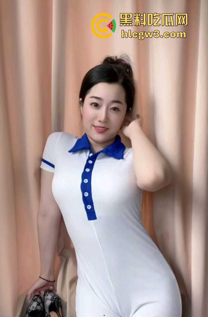 抖音巨乳网红【豹什么豹】露脸抠逼秀 性感美少妇身穿黑丝开档袜骚到极致-8