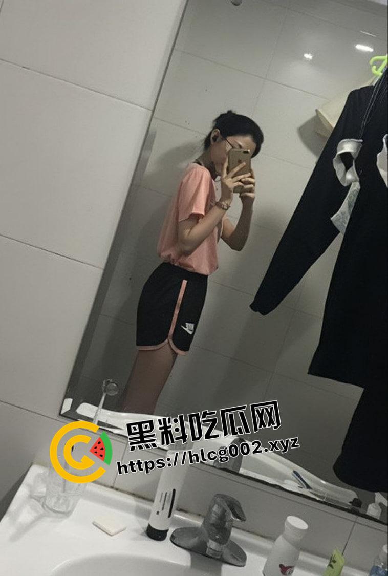 经典永流传！甜美少妇不为人知的一面 旺盛的黑森林下饱满的馒头逼 这才是良家的感觉-7