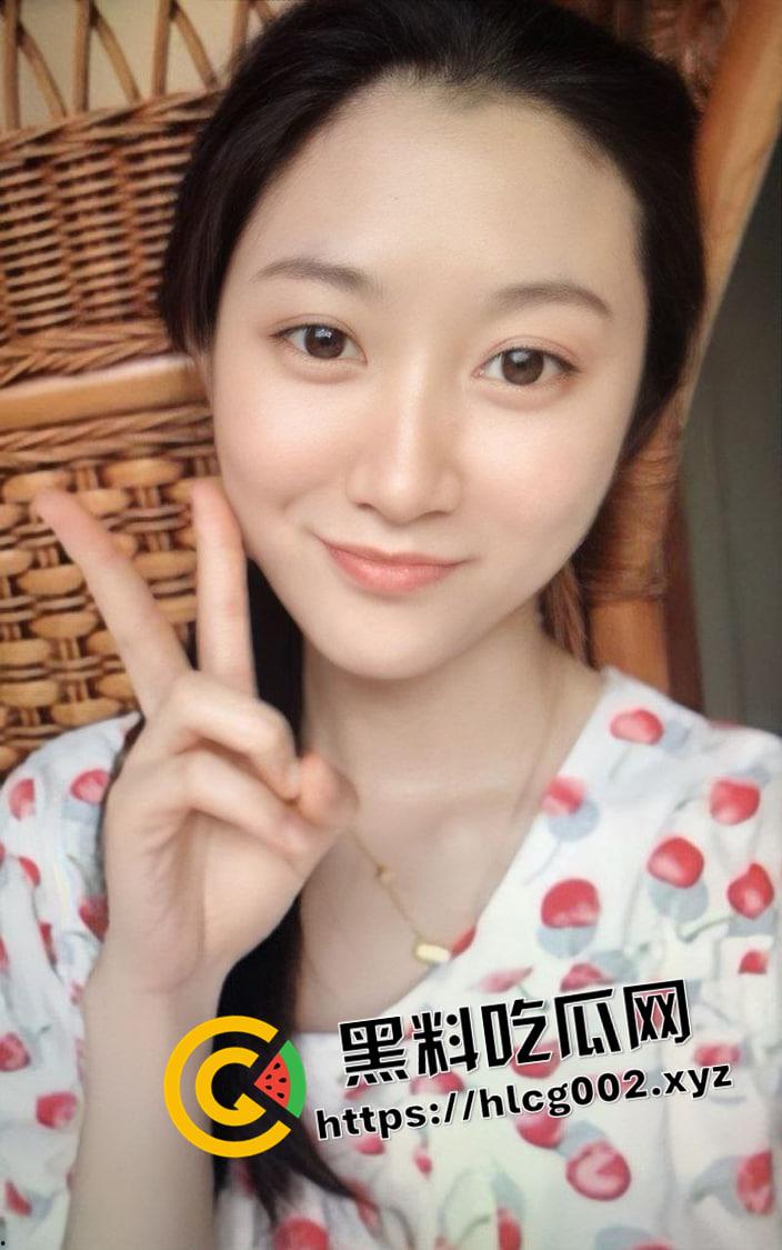 经典永流传！甜美少妇不为人知的一面 旺盛的黑森林下饱满的馒头逼 这才是良家的感觉-8