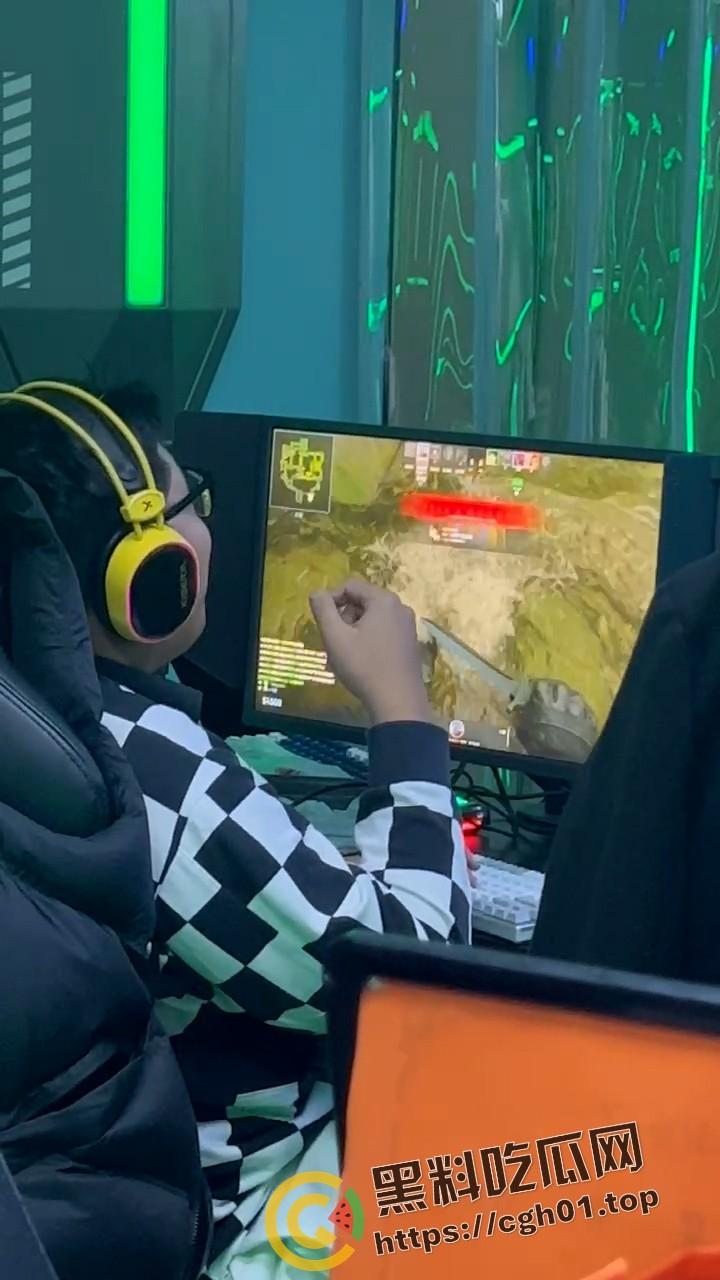 真野生网络喷子 舌战群儒 一个人骂的队友全回不上话!-2