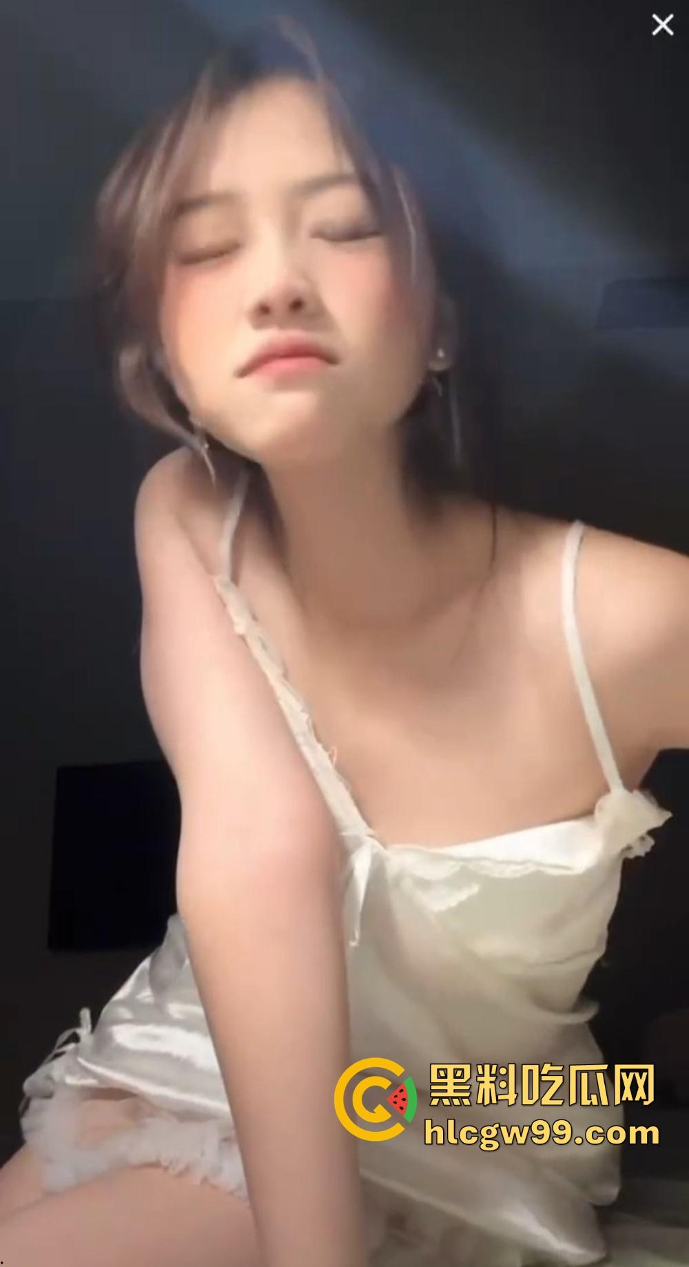 江西精神小妹【萍果】跑路怀化,家里闹翻后混迹酒吧,夜夜夜店蹦迪嗨爆,没钱就开私播抠逼赚快钱,互联网卖逼!-16