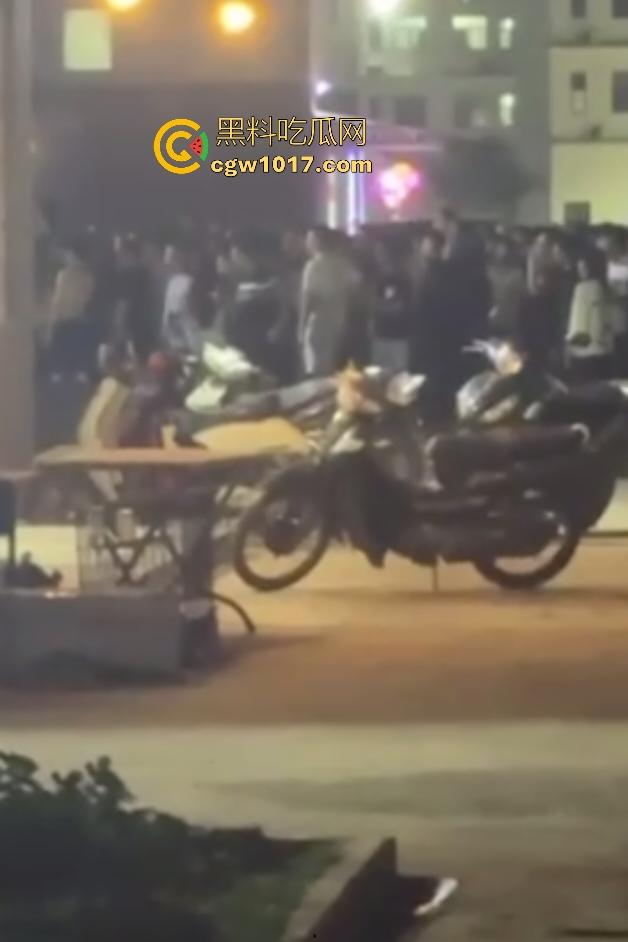 11月13日柬埔寨木牌金星园区大规模猪仔暴动，现场乱成一锅粥还有人开枪，赚不到钱猪仔们都集体起义了？-4