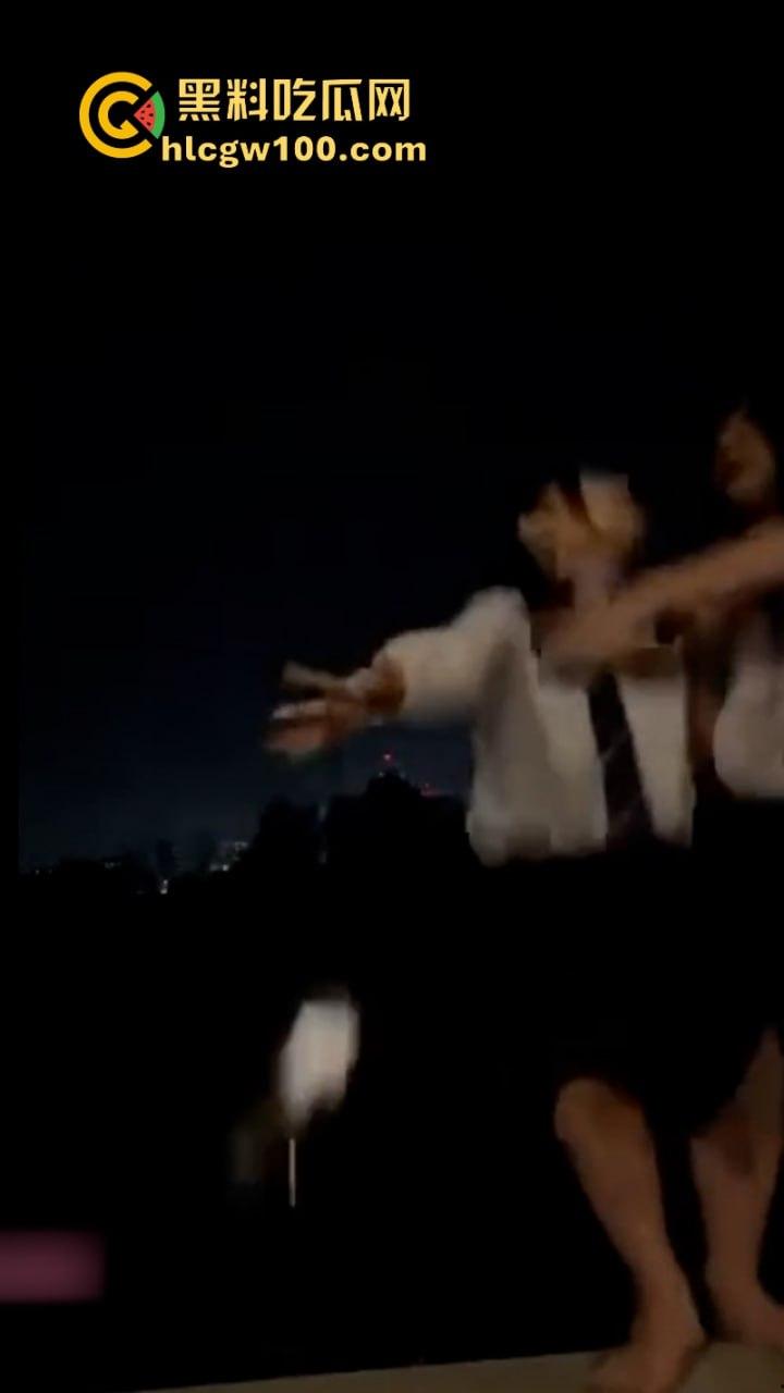 恐怖慎点!花季少女集本献祭 跳楼卧轨头身分离各种血腥自杀场面-2