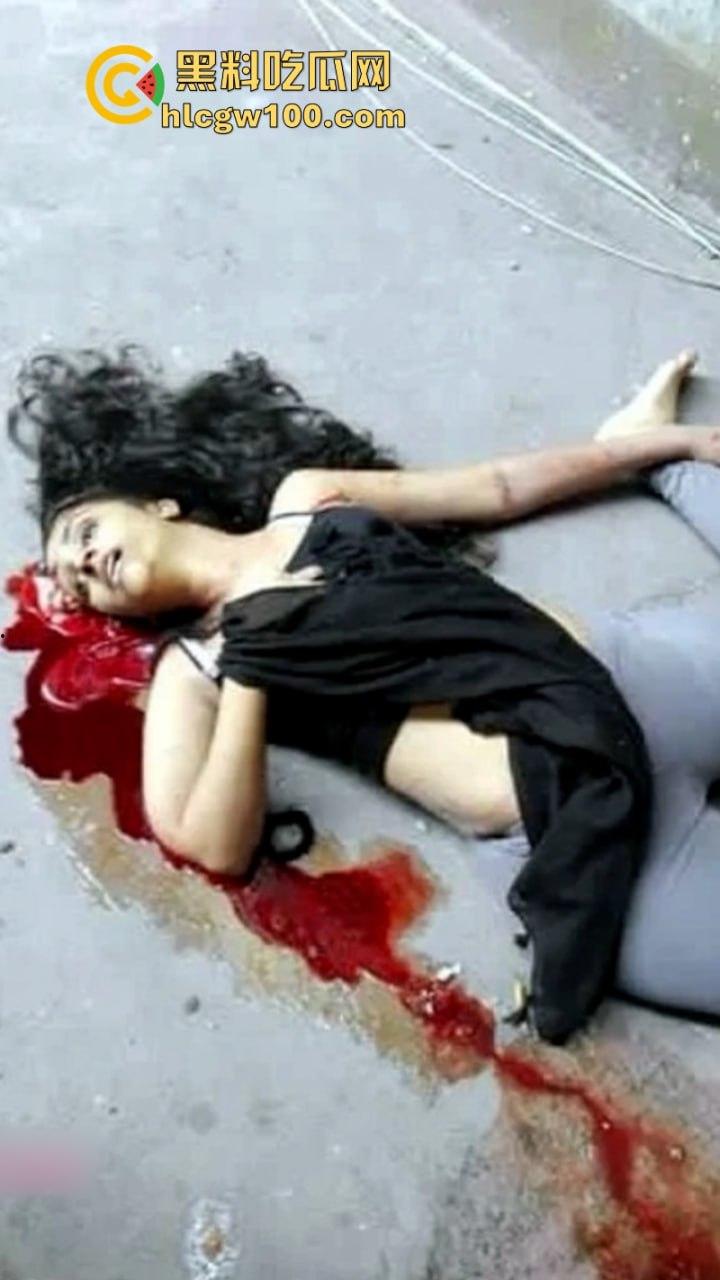 恐怖慎点!花季少女集本献祭 跳楼卧轨头身分离各种血腥自杀场面-15