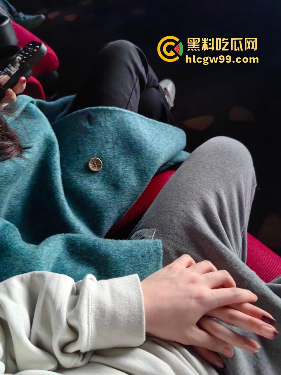 在校男大第二弹，男大生调教界教父，专攻女大学生和年轻女教师，一个月换一个，堪称约啪界劳模！-6