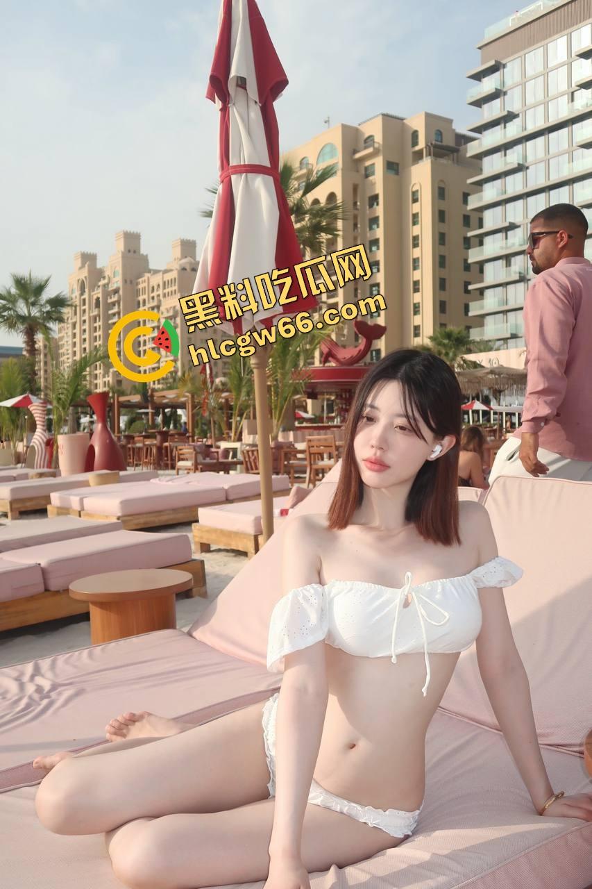 KTV艳遇升级为连环爆操,富哥点了个公主开口惊艳,半首歌还没唱完就自己跪下吃鸡!-4