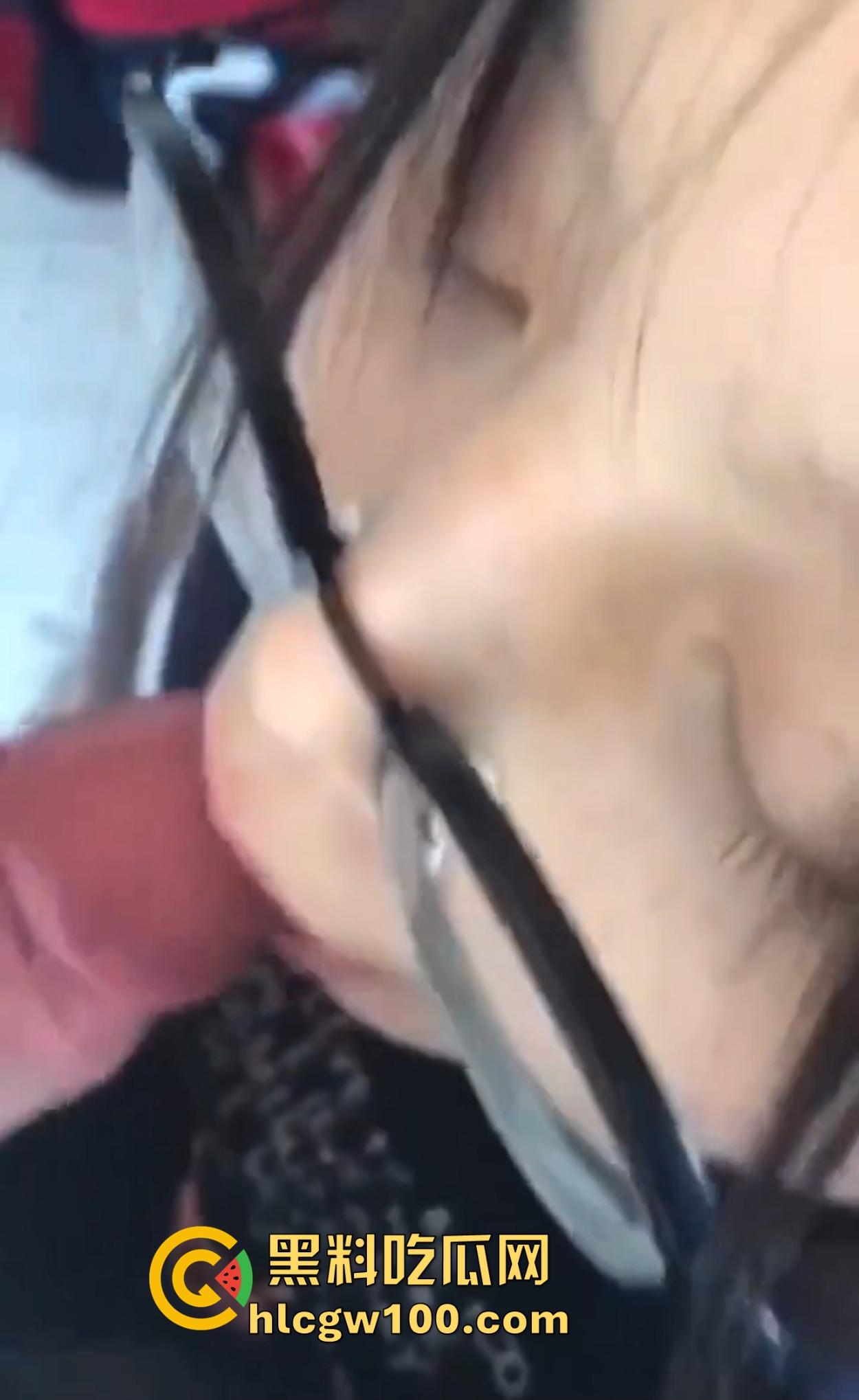 学生下课激情上演楼道口爆，下课十分钟都不放过，楼道口活展示1分钟搞定，剩下时间还能谈情说爱！-9